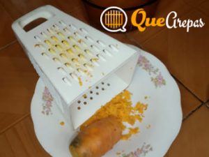 Paso de rallar la zanahora para lasPaso de rallar la zanahora para las arepas - Qué Arepas arepas - Qué Arepas