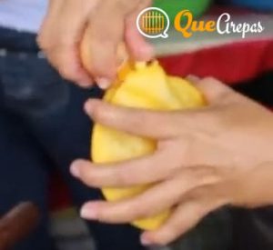 Colocar el huevo a las Arepas de Huevo - quearepas.com