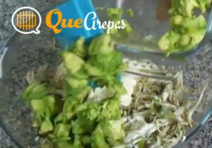 Mezclar todos los ingredientes - Arepa Reina Pepiada - QueArepas