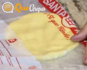 Crushing the dough - quearepas.com