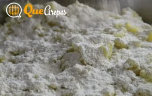 Adding wheat flour to potatoes - quearepas.com