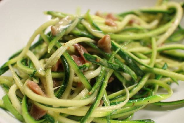 Zucchini in Carbonara Sauce - quearepas.com