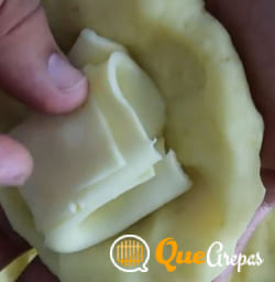 Put mozzarella cheese - quearepas.com