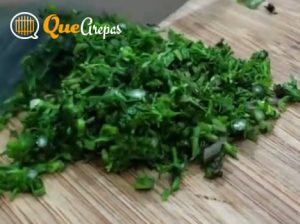 Chopped cilantro - bandeja paisa - quearepas.com