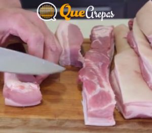Cutting pork belly or pork skin into squares - quearepas.com