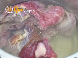 Sancochar la carne - bandeja paisa - quearepas.com