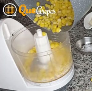 Place the corn in the food processor - quearepas.com