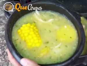 Serving the ajiaco - quearepas.com