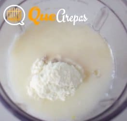 Mixing of ingredients for quesillo - quearepas.com