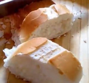 Bread cut into pieces - quearepas.com