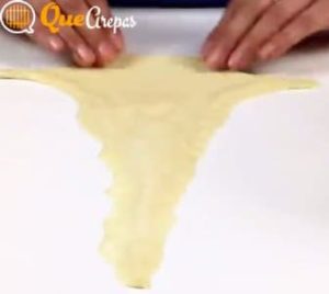 Stretching of the dough for the chips - quearepas.com