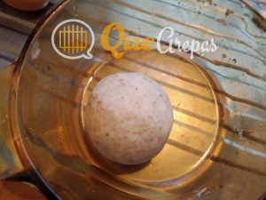 Bola de masa para hacer arepa de harina de maíz - quearepas.com com