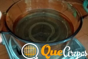Colocar agua en un recipiente mediano - quearepas com