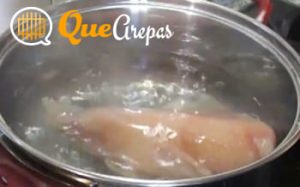 Cocinar el pollo - Arepa Reina Pepiada - QueArepas